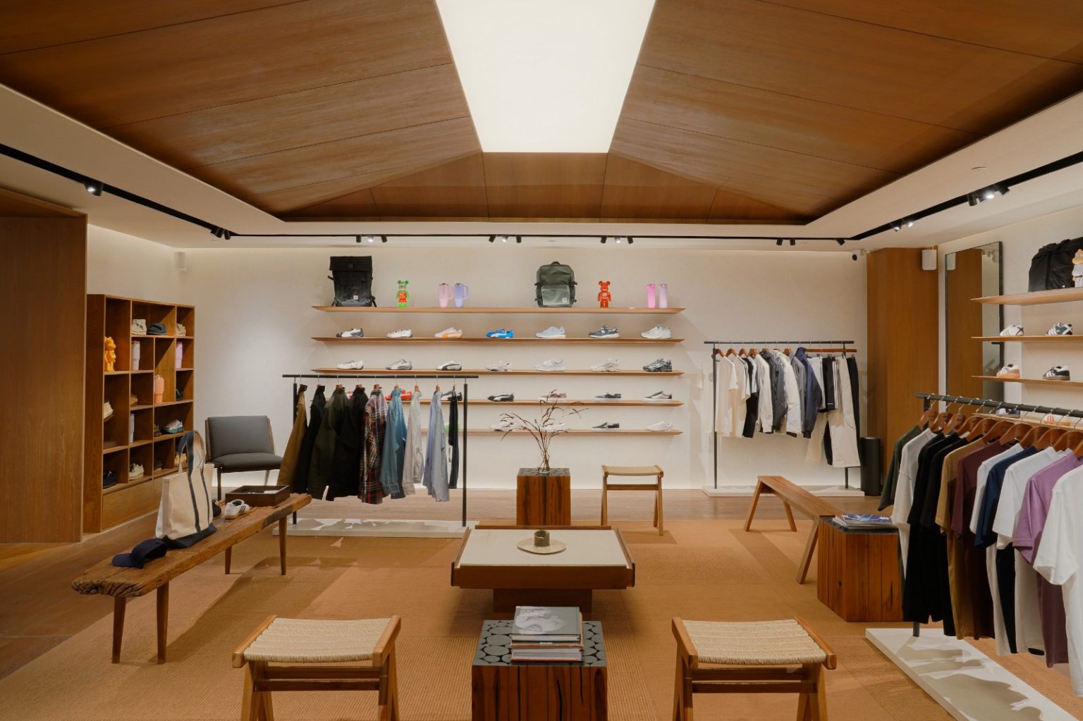 Attachment for Toko Bintang Atmos, Hidupkan Budaya Sepatu Sneakers Bandung