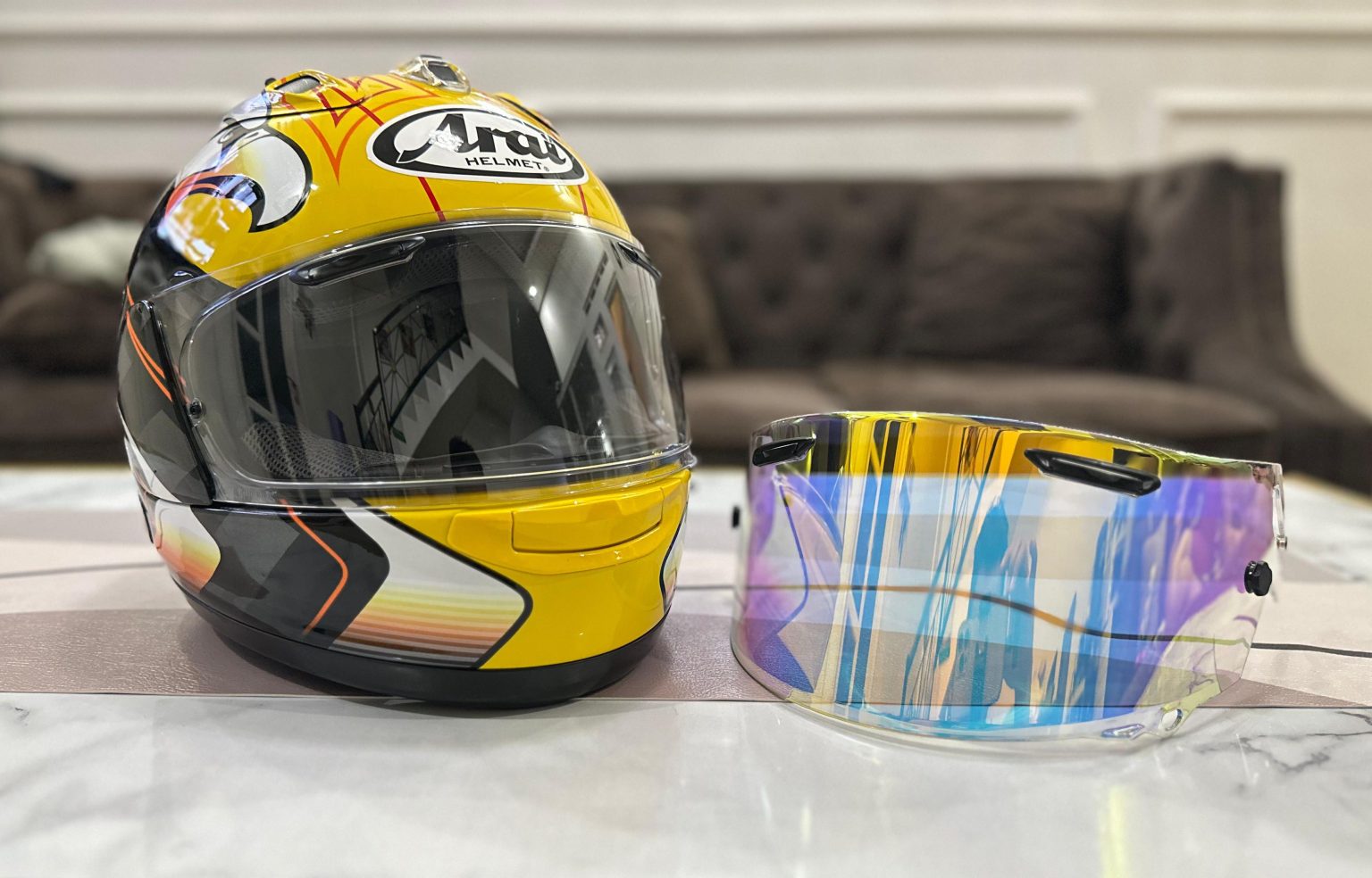 Attachment for Helm Arai Lebih Ganteng, Visor Iridium Teknologi Photocromic