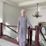 Model Atasan Brokat yang Simple dan Elegan