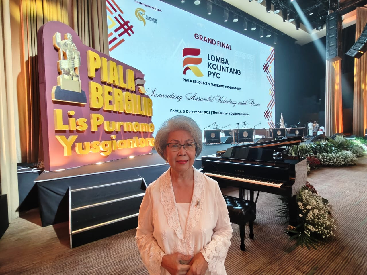 Attachment for HAPS Entertainment Juara Musik Kolintang PYC, Bawa Piala Lis Purnomo Yusgiantoro