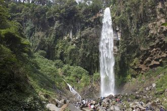 Attachment for Wisatawan Tersapu Arus Air Terjun Grojogan Sewu, Satu Tewas