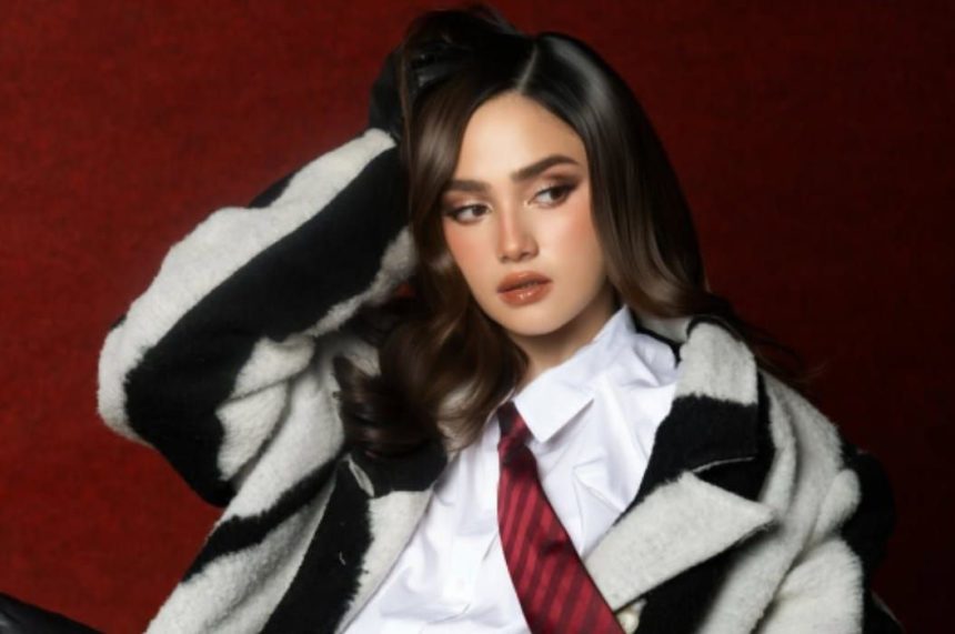 Attachment for Gaya Mempesona Syifa Hadju dan Squad Stilis di Pemotretan Terbaru