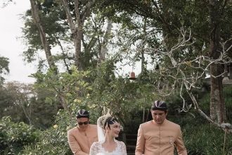 Attachment for Kebaya Pengantin Seleb Indonesia Tahun