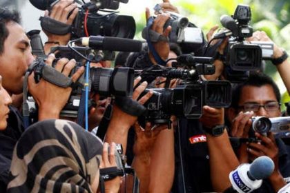 Attachment for Wartawan dan Polisi Kendal Kumpulkan Dana Bencana Aceh Melalui Musik