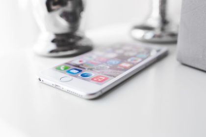 apple iphone technology white